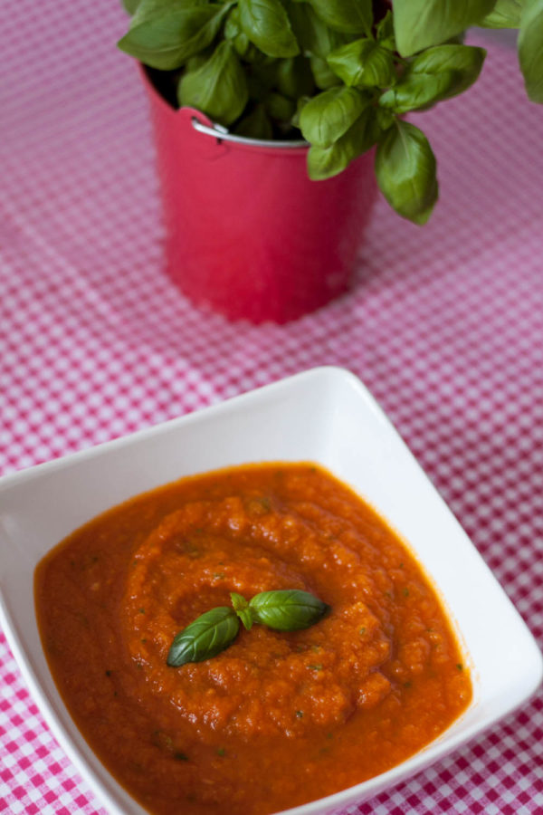 Pomarola - włoski sos pomidorowy z marchewką i selerem